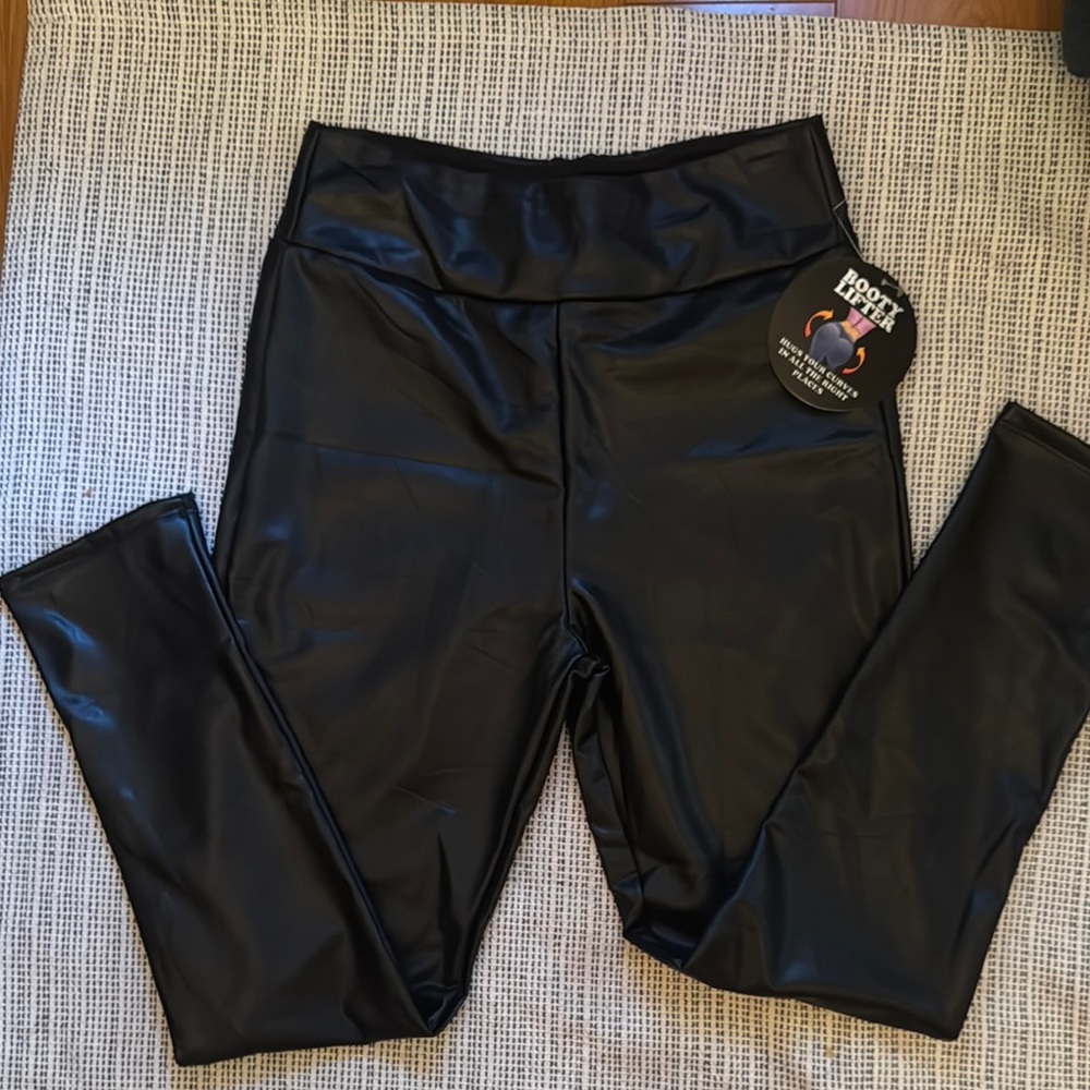 Sleek Black Performance Leggings with Wide Waistband